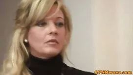 دختر Busty خودش را ب ...