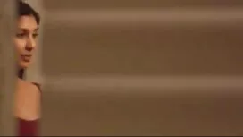 یک بلوند جوان با نوک ...